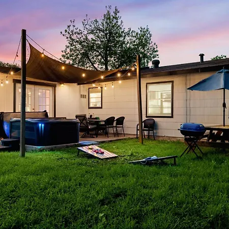 Cozy 3 Bedroom With Hot Tub 2 Min Away From Lackland